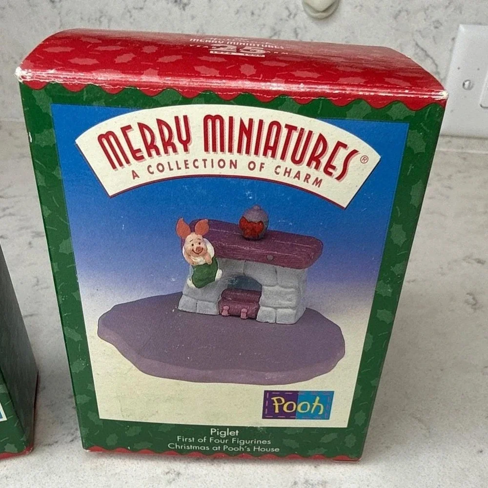 Hallmark Merry Miniatures Pooh Piglet Christmas at Poohs House Figurines‎ Set